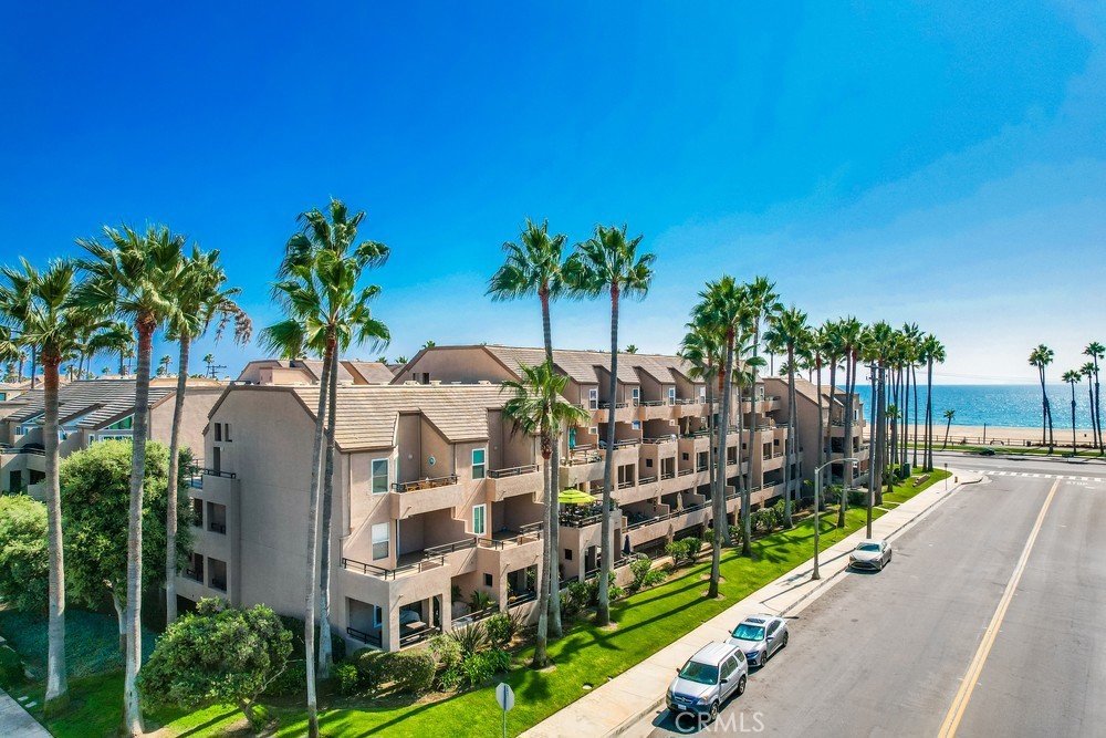 1200 Pacific Coast 325