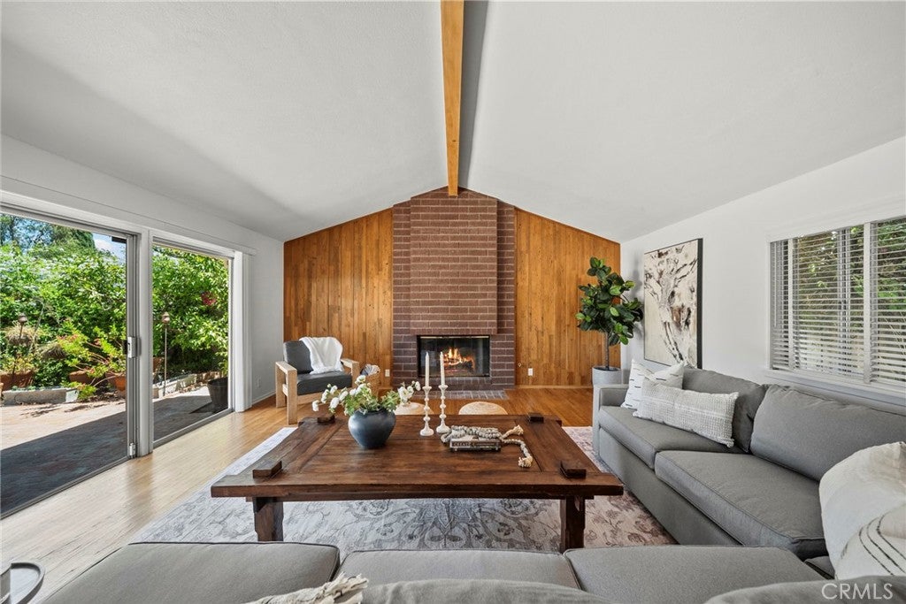 10106 Petit AVE, North Hills CA 91343