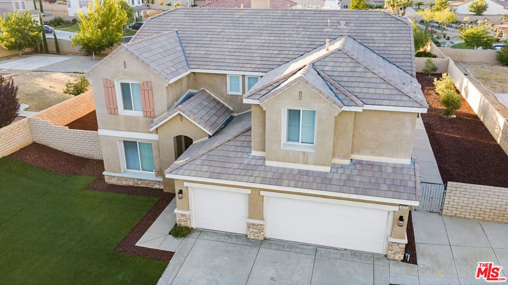 4375 W Avenue M11