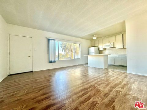 Photo of 127 Loma Vista Street #10, El Segundo, CA 90245 (MLS # 25589401) Photo of 127 Loma Vista Street #10, El Segundo, CA 90245 (MLS # 25589401)