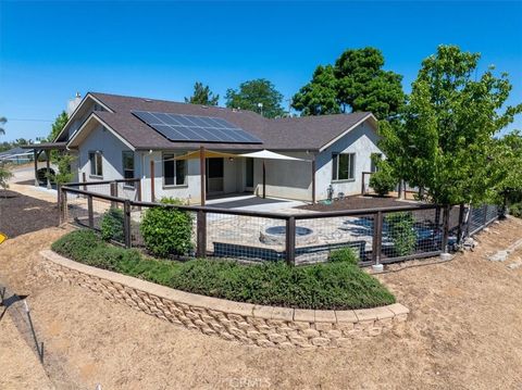 Photo of 5880 Silverado Place, Paso Robles, CA 93446 (MLS # NS26076582)