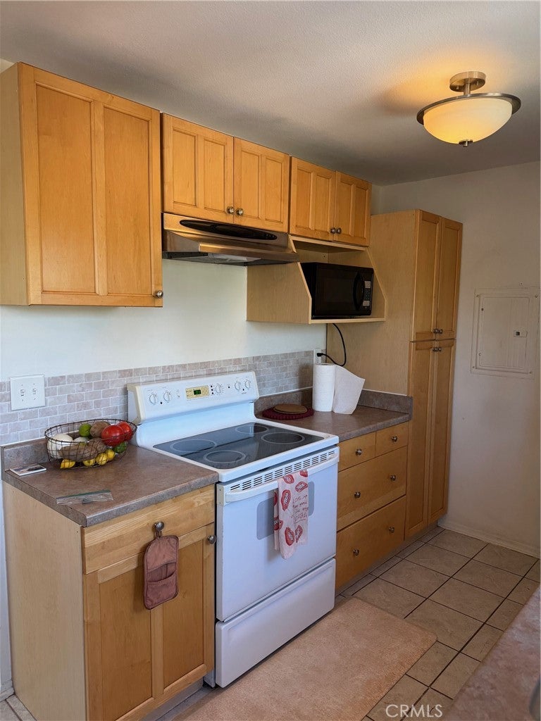 725 Coronado 206