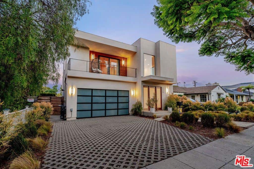 Photo of 1724 Pine Street, Santa Monica, CA 90405 (MLS # 26851445)