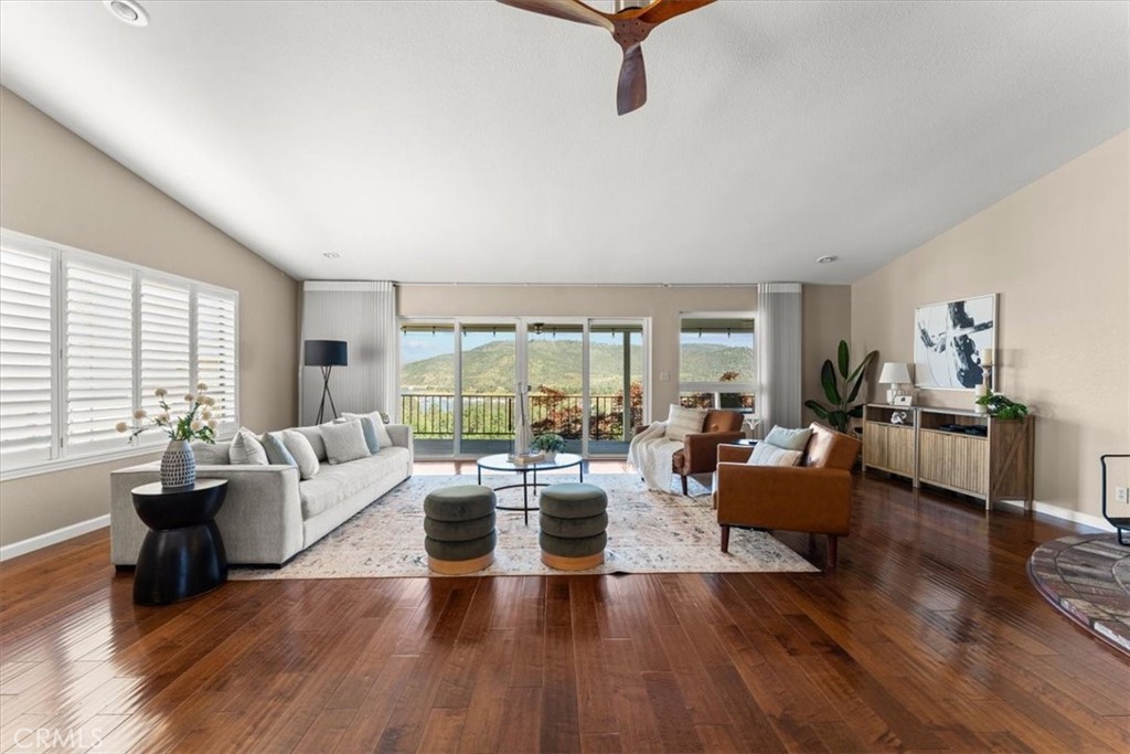 Properties 1 5419 Royal Oaks