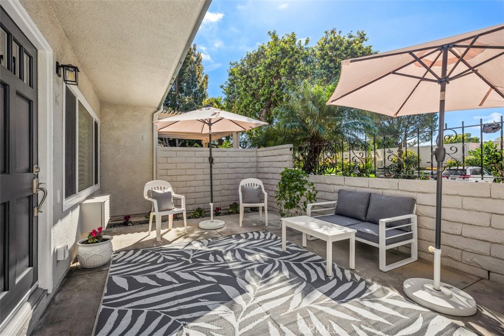 2220 W Via Mariposa East C