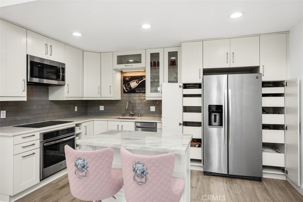 2220 Via Mariposa East C