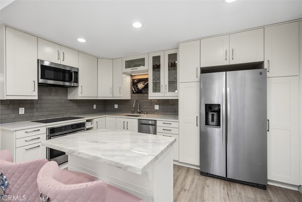 2220 Via Mariposa East C