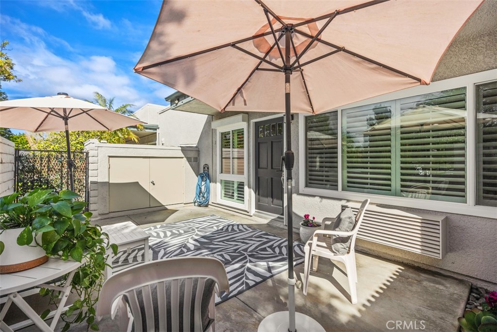 2220 W Via Mariposa East C