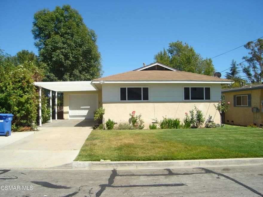 3 bedroom + 2 bath, single story home with  a view, for rent in central Thousand Oaks. Newer wood-like flooring throughout. Newly renovated kitchen with new stainless steel appliances.  Newly painted. One car garage. Garage is carpeted, can be used as extra space. Direct access to house.  Carport,  air conditioning, huge deck with views of Thousand Oaks, storage, private back yard. Good credit a must.