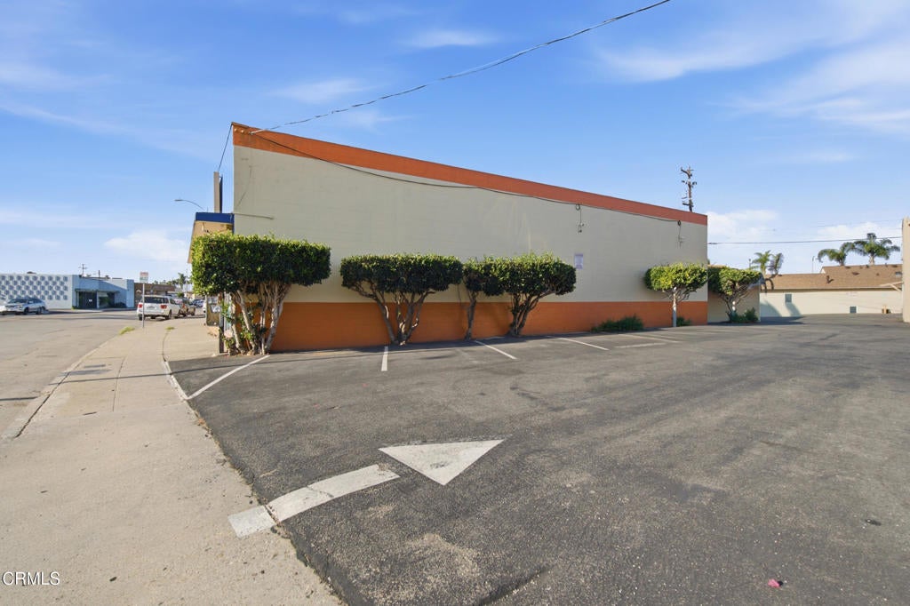 405 N Oxnard Boulevard