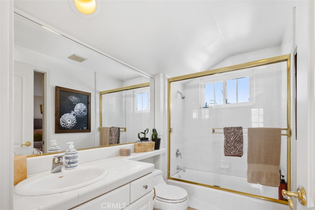 Corona del Mar North of PCH (CNHW) - Residential