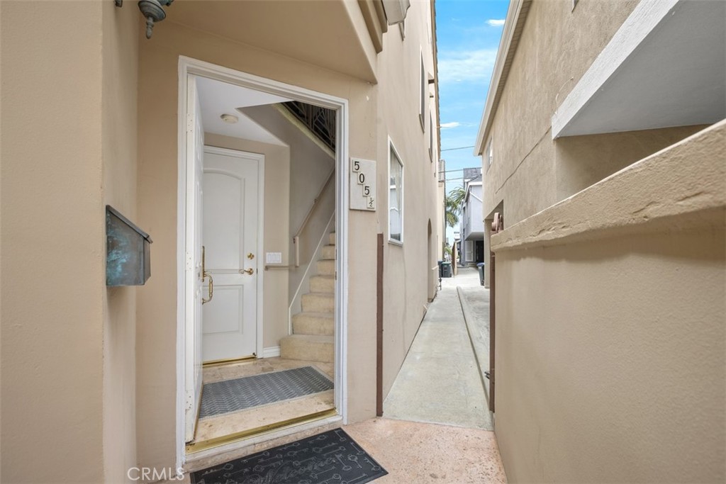 Corona del Mar North of PCH (CNHW) - Residential