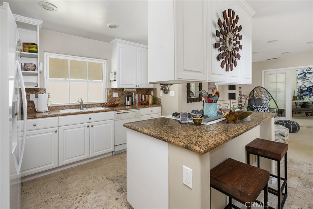 Corona del Mar North of PCH (CNHW) - Residential