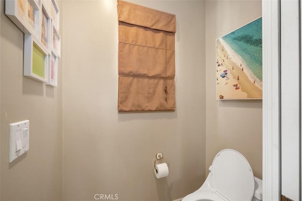 Corona del Mar North of PCH (CNHW) - Residential