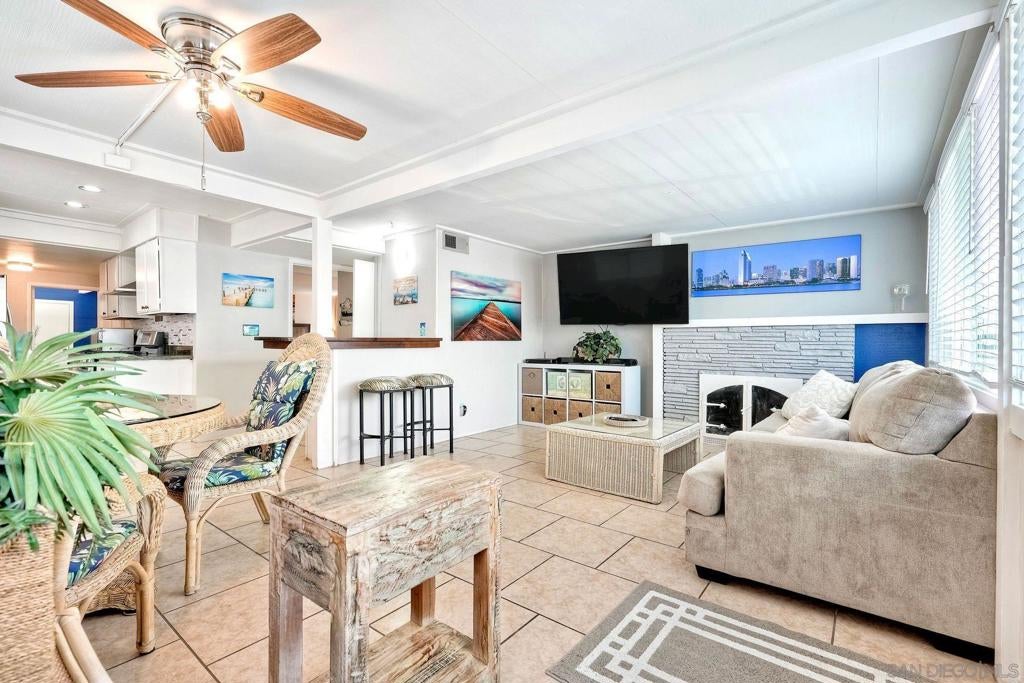 809 11 Santa Clara Place