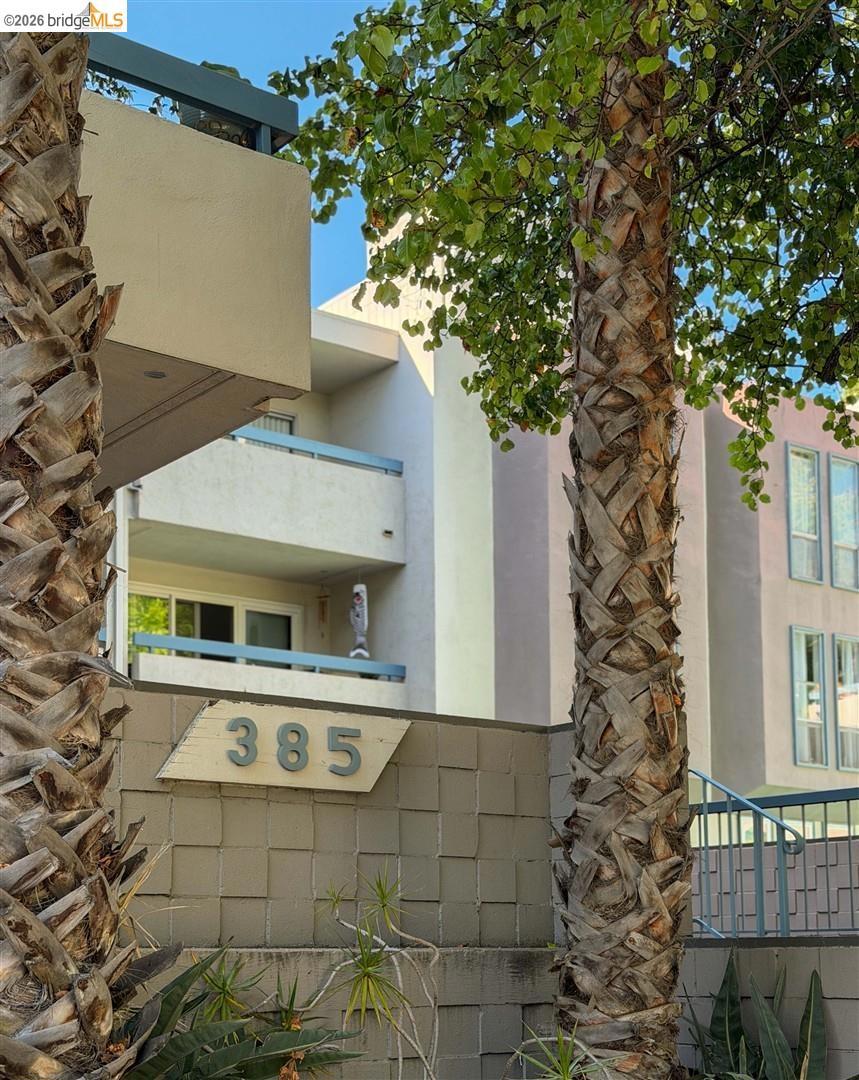 385 Jayne Ave 105