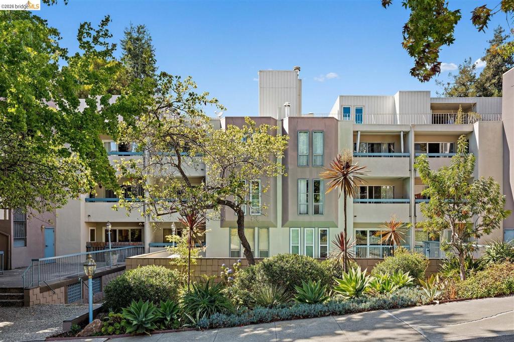 385 Jayne Ave 105