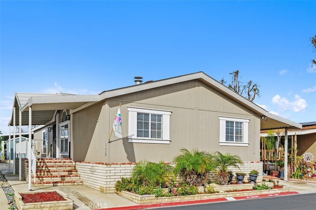 1456 E Philadelphia St Spc 176