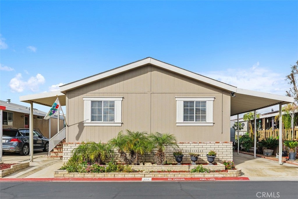 1456 E Philadelphia St Spc 176