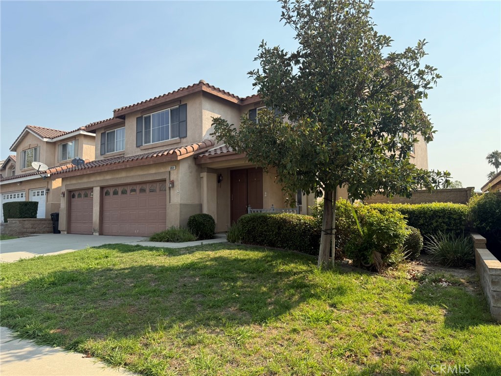 Welcome to this spacious family home located in the prestigious Sierra Lakes Golf Course community!
Enjoy picturesque views in a beautifully maintained neighborhood with no HOA. This expansive residence offers 2 downstairs bedrooms with a full bathroom—perfect for guests or multi-generational living. The 3-car garage provides ample parking and storage.
Upstairs, you'll find a huge primary suite featuring a private balcony, abundant natural light, and endless potential to make it your own. With generous square footage, a smart layout, and charming curb appeal, this home is ready for your personal touch.