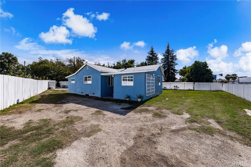 This charming 2 bedroom, 1 bath home features a bonus room that can be used as a home office, playroom, or extra storage, giving you flexible space to fit your lifestyle. Inside, you’ll find a cozy living room and a dining area that create an inviting setting for everyday living. The kitchen offers a practical layout that’s ready for your personal touch.

Both bedrooms are a good size, and the bathroom includes a tiled shower. The backyard is spacious with room to relax or entertain, and the automatic gate provides convenience and privacy. Conveniently located near Costco, Sam’s Club, and a variety of popular stores and restaurants, this home offers comfort and convenience in a prime location.