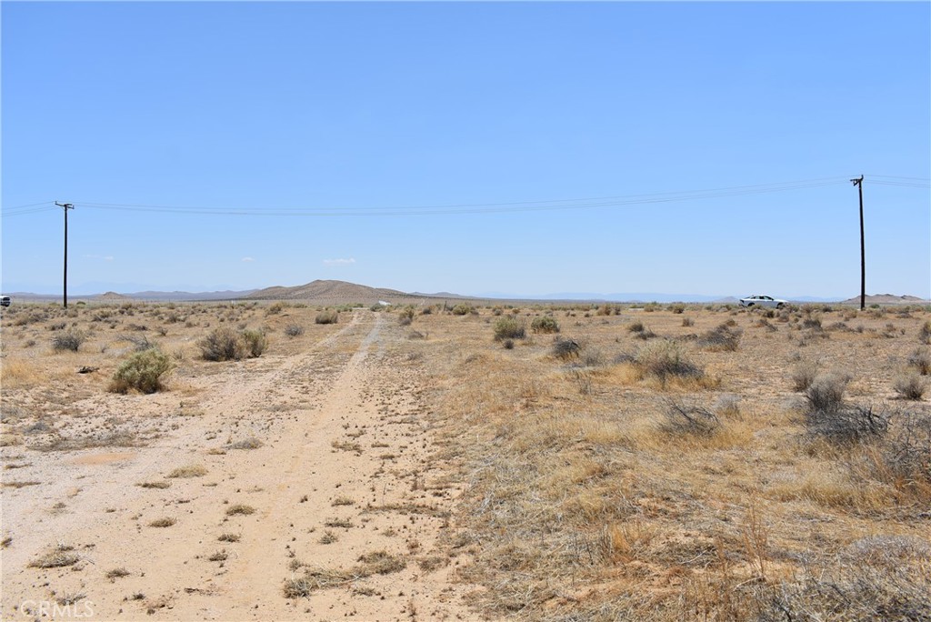 4.55 acre industrial lot in Mojave located close to the Hwy 58 on ramp. Great location for a business. Power is close by to the south of the lot. APN 428-212-18-00-6.