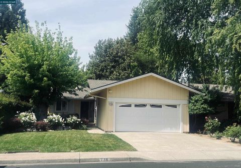 Photo of 756 Old Creek Rd Rd, Danville, CA 94526 (MLS # 41133554)