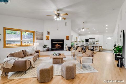 Photo of 3882 Chestnut Ave Ave, Concord, CA 94519 (MLS # 41130837)