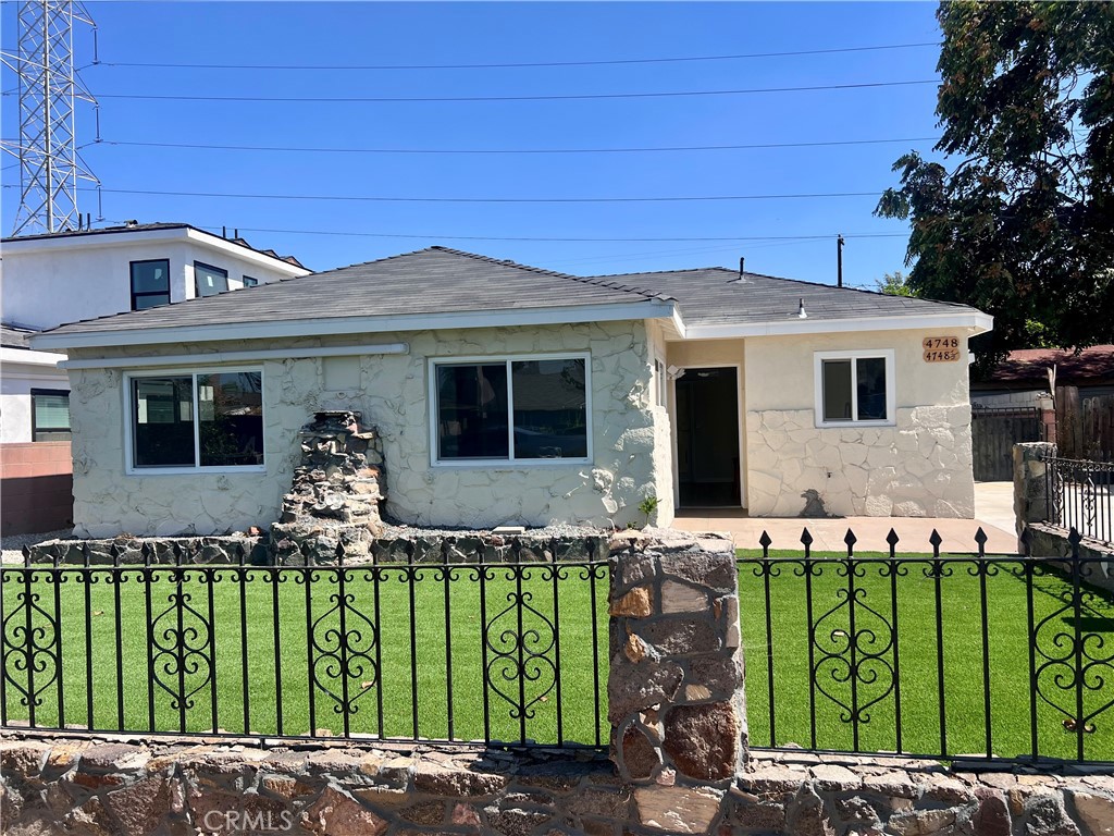 Very clean and cozy home in Pico Rivera. Minutes away from Montebello & Whittier. Completely upgraded. Beautiful 3 bedrooms 2 baths home in a CUL DE SAC area. Property has a very nice open floorplan. New kitchen with a beautiful Island. Beautiful quiet family friendly neighborhood. Nice large back patio area and it's just minutes away from 605 FWY walking distance from an elementary school and near many shopping centers.
