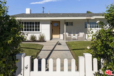 Photo of 16429 Rinaldi Street, Granada Hills, CA 91344 (MLS # 26638221)