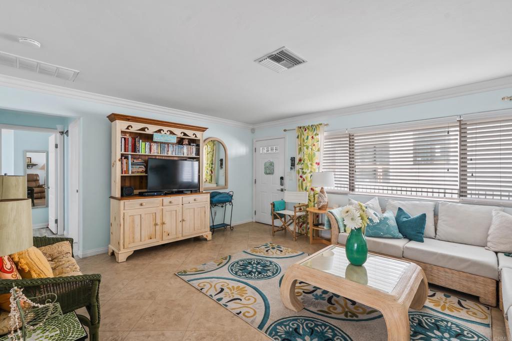 1052 Isabella Avenue