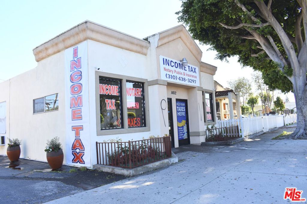 14812 Paramount Boulevard