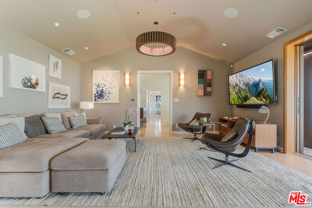 2232 Stradella Road
