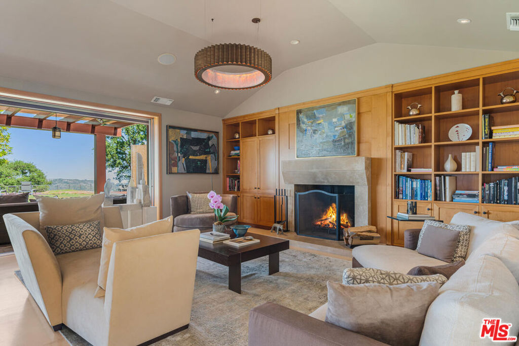 2232 Stradella Road