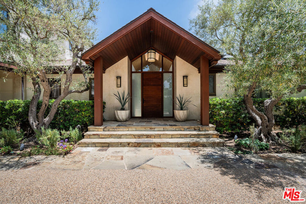 2232 Stradella Road