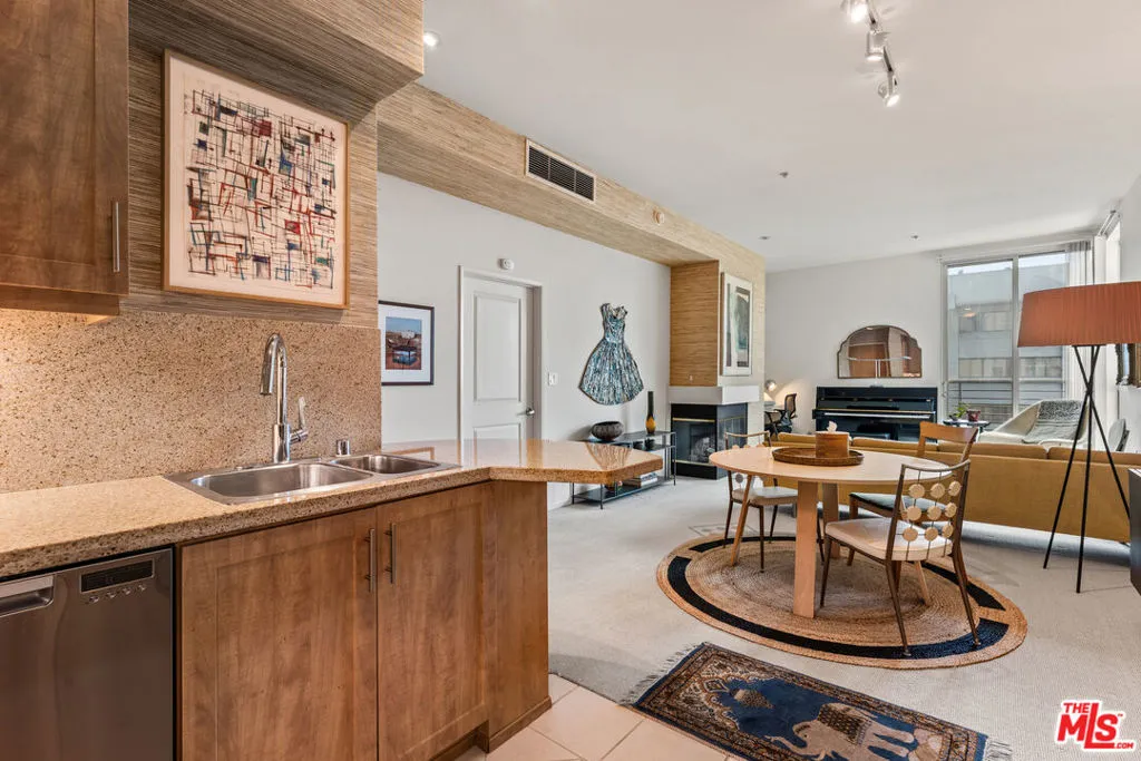 Los Angeles, California 90012, United States, 1 Bedroom Bedrooms, ,1 BathroomBathrooms,Residential,Active,215064