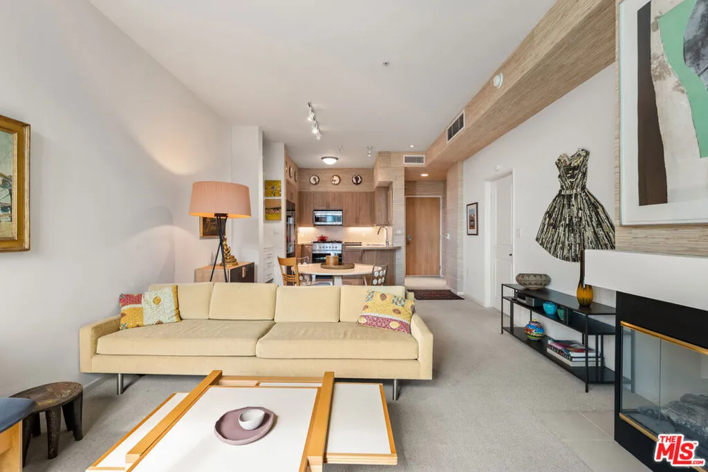 Los Angeles, California 90012, United States, 1 Bedroom Bedrooms, ,1 BathroomBathrooms,Residential,Active,215064