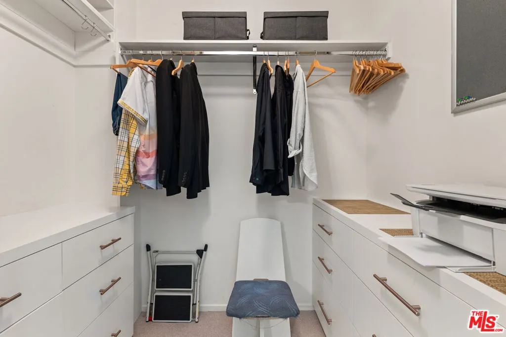 Los Angeles, California 90012, United States, 1 Bedroom Bedrooms, ,1 BathroomBathrooms,Residential,Active,215064