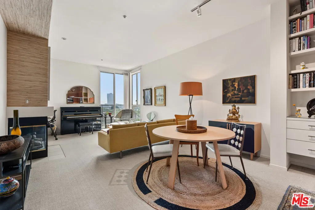 Los Angeles, California 90012, United States, 1 Bedroom Bedrooms, ,1 BathroomBathrooms,Residential,Active,215064