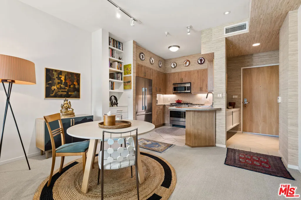 Los Angeles, California 90012, United States, 1 Bedroom Bedrooms, ,1 BathroomBathrooms,Residential,Active,215064