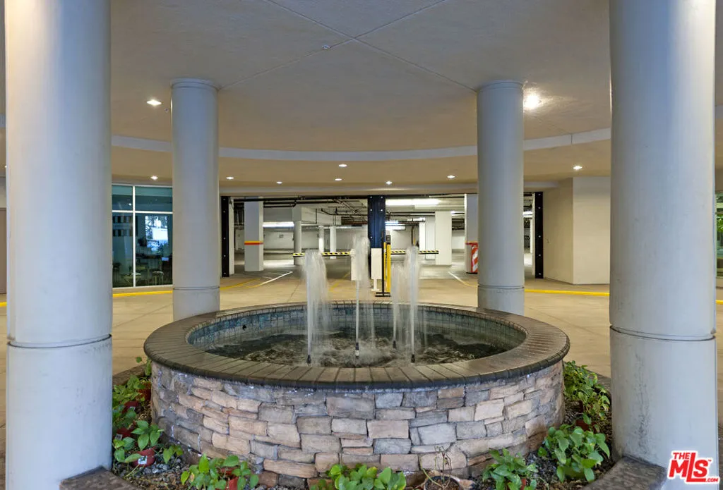 Los Angeles, California 90012, United States, 1 Bedroom Bedrooms, ,1 BathroomBathrooms,Residential,Active,215064