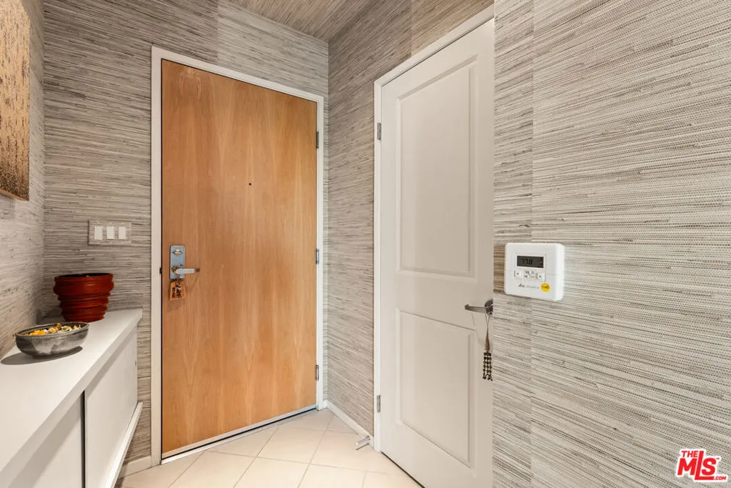 Los Angeles, California 90012, United States, 1 Bedroom Bedrooms, ,1 BathroomBathrooms,Residential,Active,215064