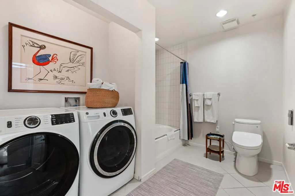 Los Angeles, California 90012, United States, 1 Bedroom Bedrooms, ,1 BathroomBathrooms,Residential,Active,215064