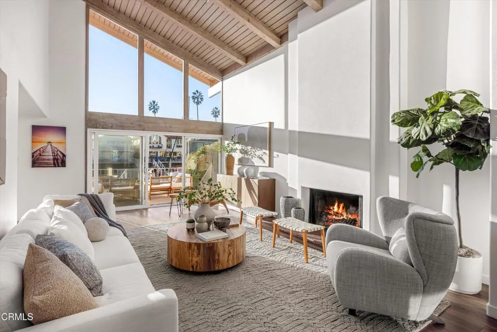 Ventura, California 93001, United States, 5 Bedrooms Bedrooms, ,3 BathroomsBathrooms,Residential,Active,249500