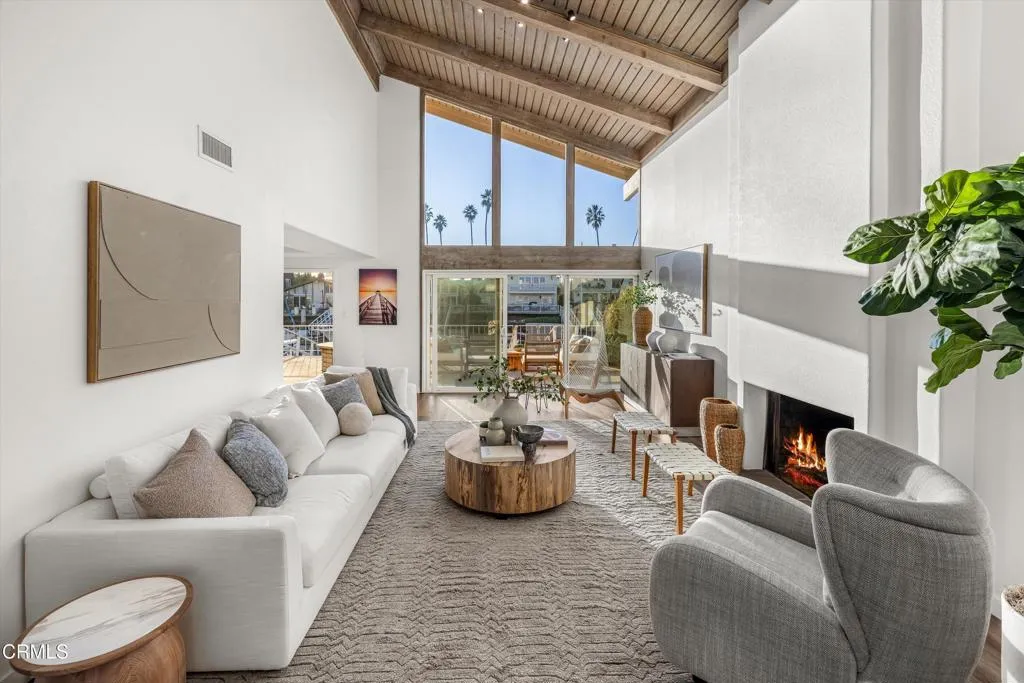 Ventura, California 93001, United States, 5 Bedrooms Bedrooms, ,3 BathroomsBathrooms,Residential,Active,249500