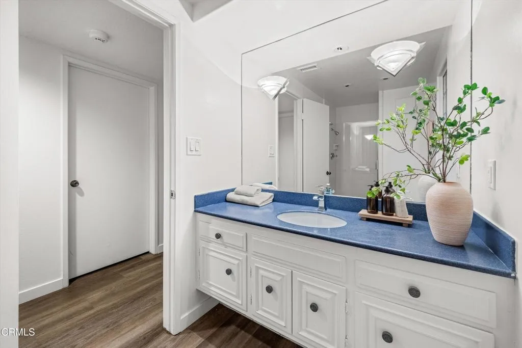 Ventura, California 93001, United States, 5 Bedrooms Bedrooms, ,3 BathroomsBathrooms,Residential,Active,249500