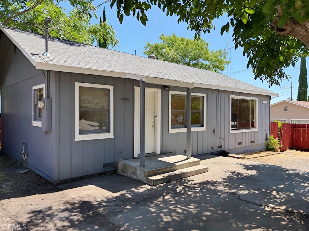 This two-bedroom, one-bathroom property presents excellent investment opportunities with strong potential for value enhancement through strategic renovations. The unit offers solid prospects for rental income generation or future resale appreciation.
Located just minutes from Redbud Park, this home provides convenient access to recreational opportunities and green space. The proximity to the park adds appeal for potential tenants or future buyers seeking outdoor activities and community gathering spaces.
With thoughtful updates and improvements, this property could significantly increase in market value while delivering comfortable living accommodations. The combination of renovation potential and desirable location creates an attractive opportunity for investors looking to maximize returns through property enhancement and strategic positioning in the local market.
Schedule your private showing today and experience all the comfort and convenience this wonderful home has to offer in this desirable neighborhood location.