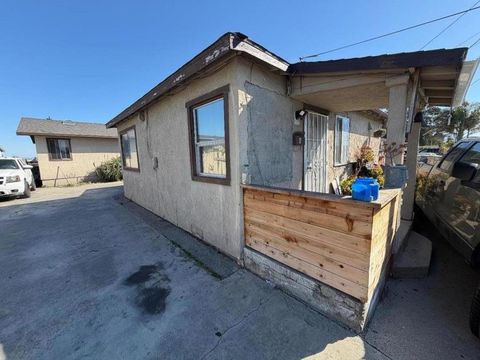 Photo of 615 Terrace Street, Salinas, CA 93905 (MLS # ML82039241)