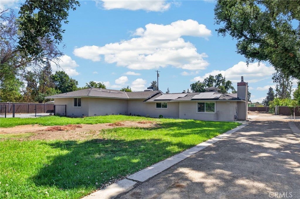 4832 N Fruit Avenue