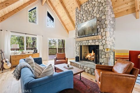 Photo of 27363 Elmwood Drive, Lake Arrowhead, CA 92352 (MLS # IG26115074)